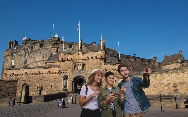 Edinburgh: Royal Mile Walking Tour & Exploration Game - Key Points