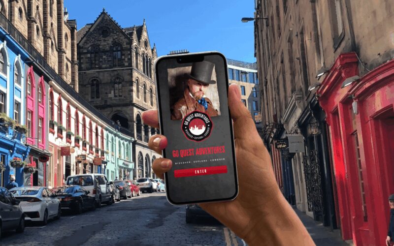 Edinburgh: Royal Mile Walking Tour & Exploration Game - Exploring Edinburgh Castle and Its Surroundings