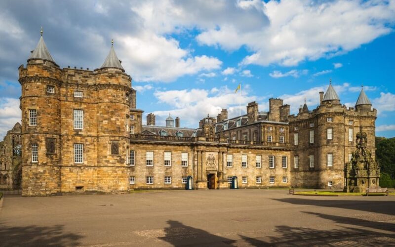 Edinburgh: Royal Mile Walking Tour & Exploration Game - Practical Details for Participants