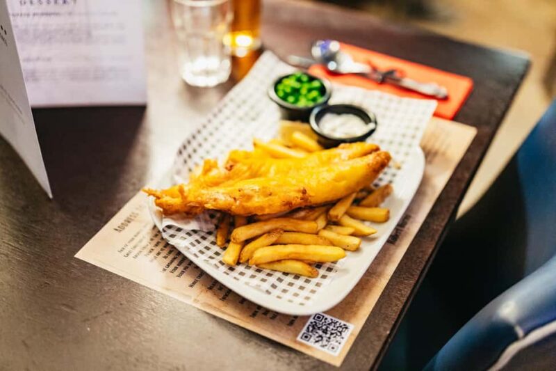 Edinburgh: Scottish Dinner and Folk Music Experience - Key Points