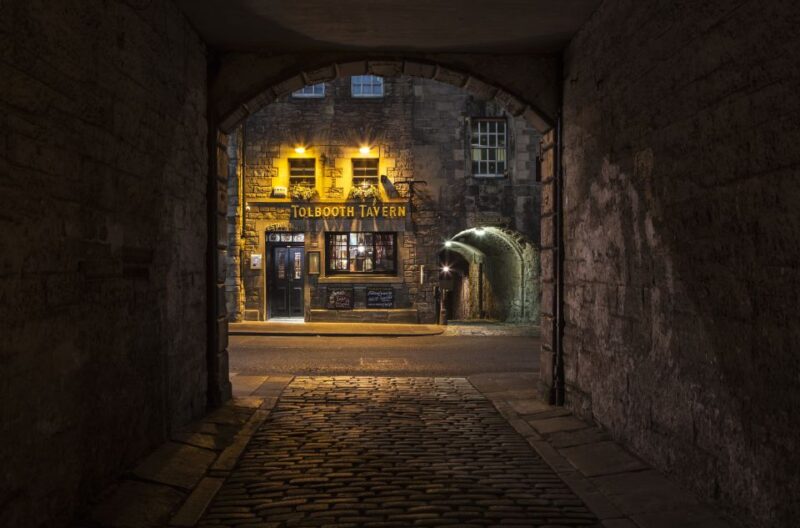 Edinburgh: Scottish Whisky Tasting with a Local Expert - Visit a Whisky Cellar and a Local Pub