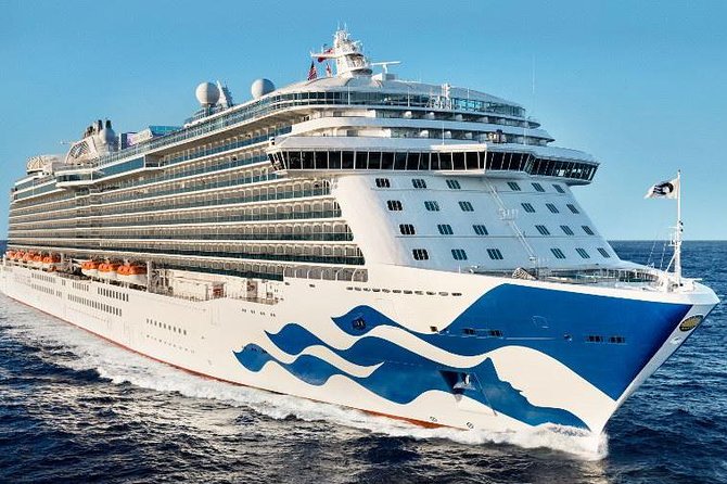 Edinburgh Shore Excursions - Exploring Holyrood Palace at the End of the Royal Mile