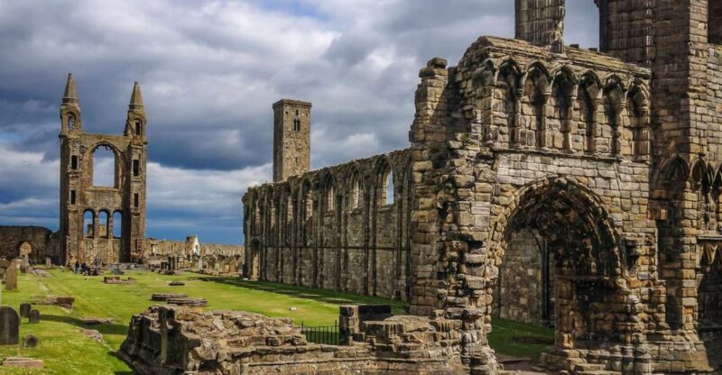 Edinburgh: St Andrews, Dunfermline Abbey and Fife Coast Tour - Logistics and Group Size