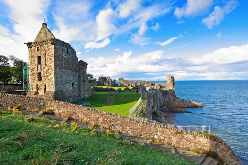 Edinburgh: St Andrews, Dunnottar Castle & Falkland Tour - Visiting Dundee and the RRS Discovery Ship