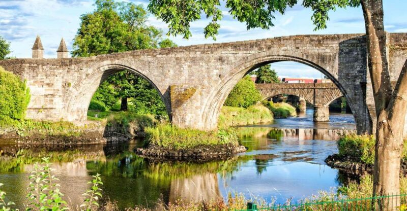 Edinburgh: Stirling, Whisky and St Andrews Tour in Spanish - Key Points