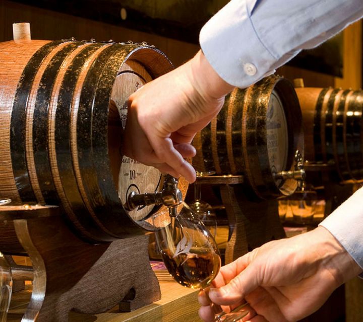 Edinburgh: Stirling, Whisky and St Andrews Tour in Spanish - Limitations and Considerations