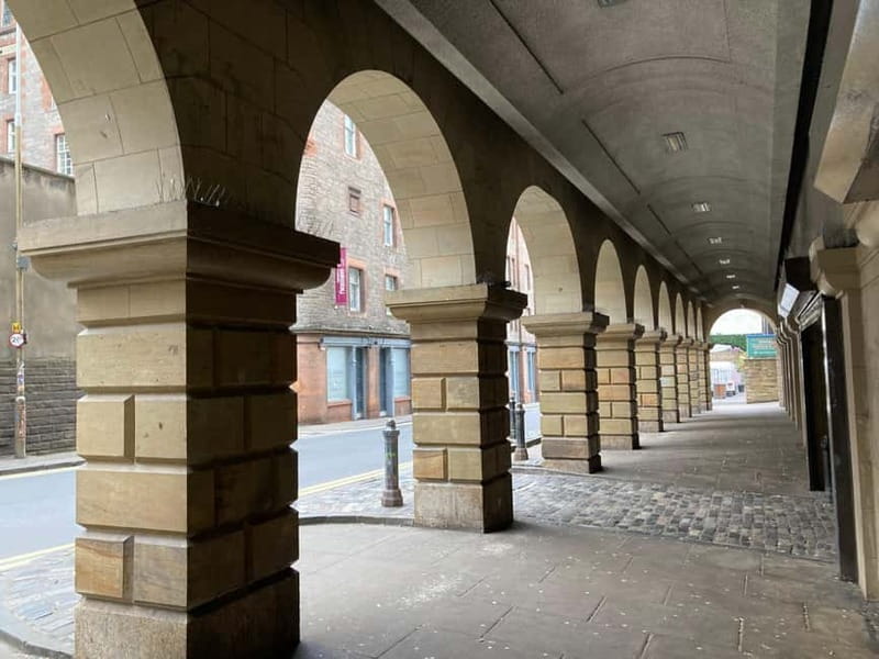 Edinburgh: Tales from the Old Town Guided Walking Tour - The Value of a Small-Group Tour with a Local Guide