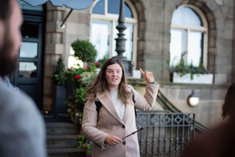Edinburgh: The Complete Guide to the Old and New - Greyfriars Kirkyard and the Legend of Greyfriars Bobby