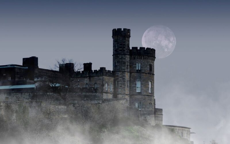 Edinburgh: The Dark Side Walking Tour - The Canongate District’s Haunted Tales