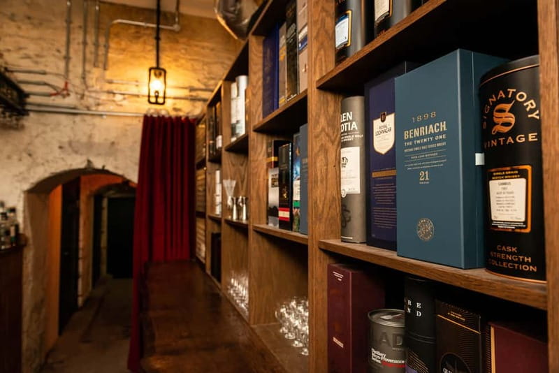 Edinburgh: The Lost Close Underground Scotch Whiskey Tasting - The Stops: From the Royal Mile to the Vaults