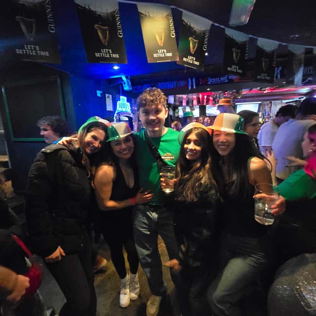 Edinburgh: Ultimate Pub Crawl Party with 7 Bars & 1 Club - Comparing Similar Nightlife Tours in Edinburgh