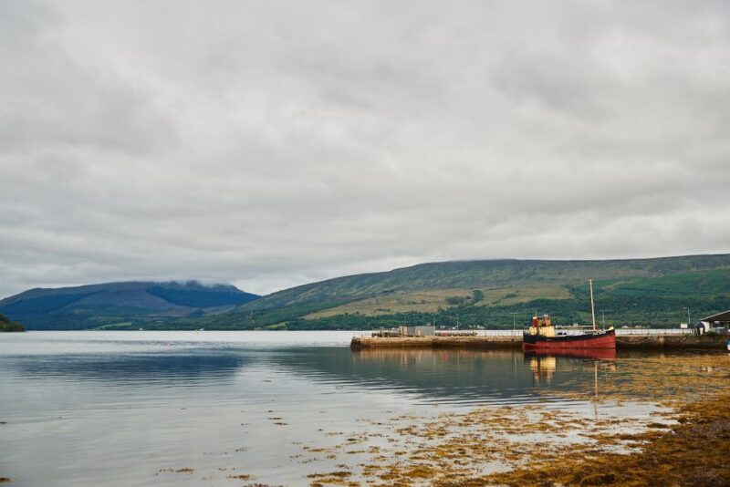 Edinburgh: West Highlands, Kilchurn & Inveraray in Spanish - Inveraray: Elegance by Loch Fyne