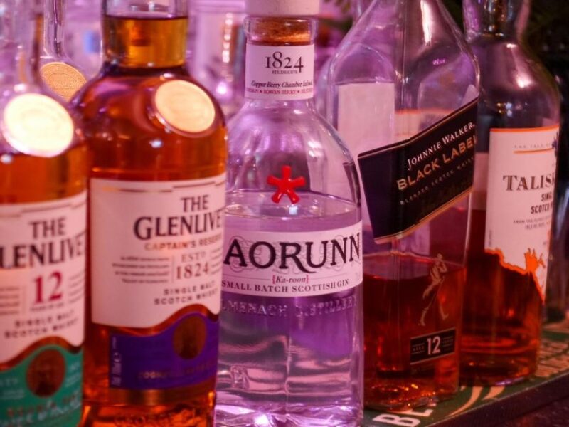 Edinburgh: Whisky Flight in one of the oldest pubs - The Guide’s Role and Expertise