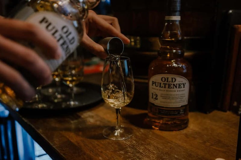 Edinburgh: Whisky Tasting and Storytelling in a Historic Pub - Discover Whisky and Stories in Edinburgh’s Historic Waverley Bar