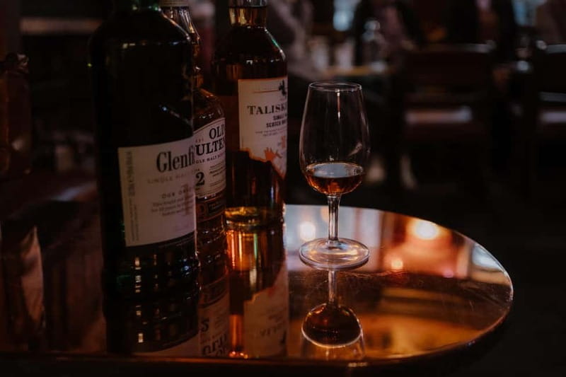 Edinburgh: Whisky Tasting and Storytelling in a Historic Pub - Timing, Pacing, and Atmosphere of the Experience