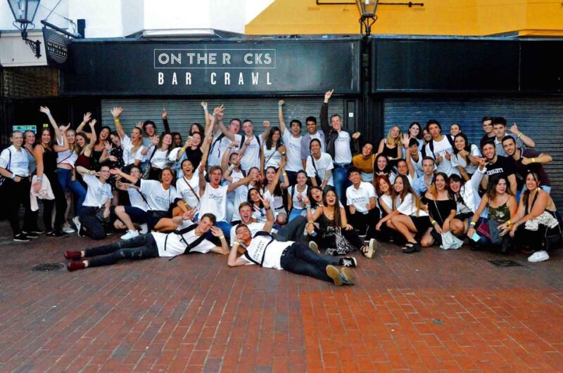 Edinburgh's Best Bar Crawl: Free Shots, Discounts, Photos - Discover Edinburghs Best Bar Crawl at an Honest Price