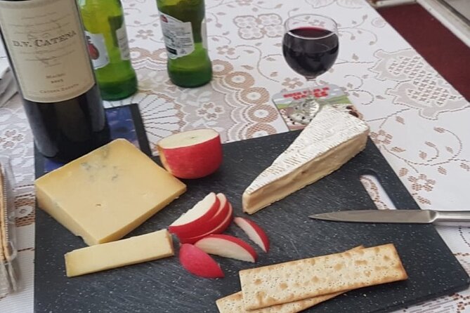 Edinburgh's Christmas Lights and festive Black Taxi Tour - Exploring the Royal Mile Under Christmas Lights