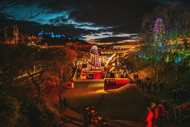 Edinburgh's Christmas Lights and festive Black Taxi Tour - Illuminations of Edinburgh Castle and Other Landmarks