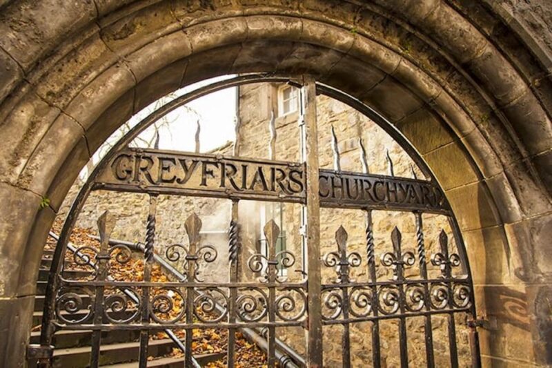 Edinburgh's Haunted Heart: Ghouls, Graves and Ghostly Tales - The Heartwarming Tale of Greyfriars Bobby