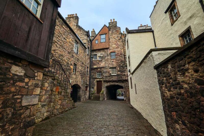 Edinburgh's Royal Mile Alley Tour - From Canongate to Holyroodhouse: Scenic Streets and Historic Stops