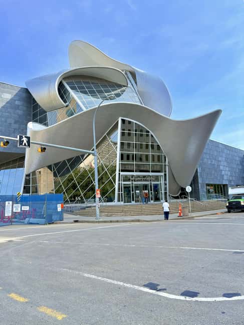 Edmonton: E-Scooter City Highlights Tour | 2-Hour - Cruising Through the River Valley and Mill Creek Ravine