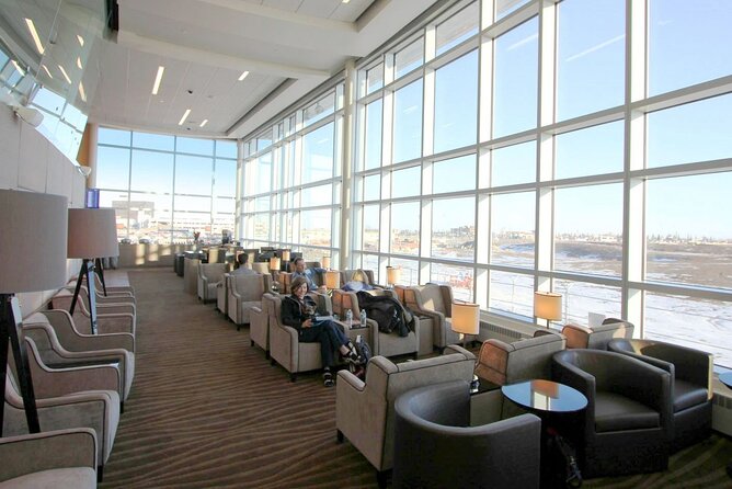 Edmonton International Airport Plaza Premium Lounge - Comfortable Airport Lounge in Edmonton for Relaxation and Refreshment