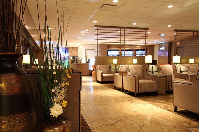 Edmonton International Airport Plaza Premium Lounge - Staff and Service Quality: Mixed Experiences