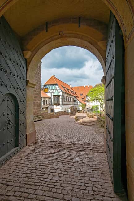 Eisenach - Old Town Private Walking Tour - Visiting the Georgenkirche and Surrounding Merchant Houses