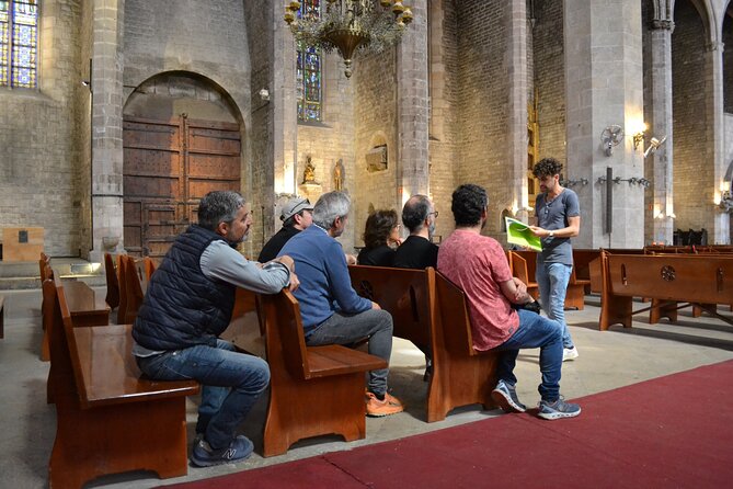 El Born: Santa Maria del Mar Tour with Exclusive Rooftop Views - The Visit to Upper Chapels and Hidden Corners