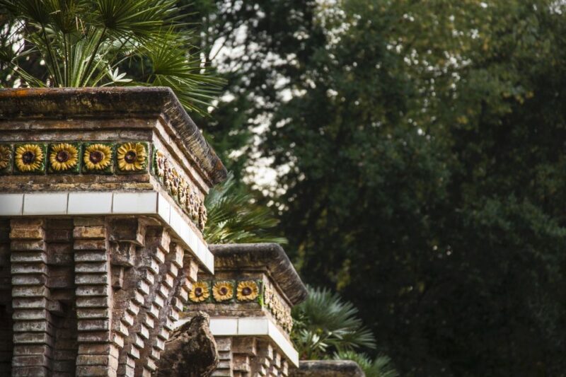 El Capricho Entrance Ticket - Practicalities: Meeting Points, Accessibility, and Tips