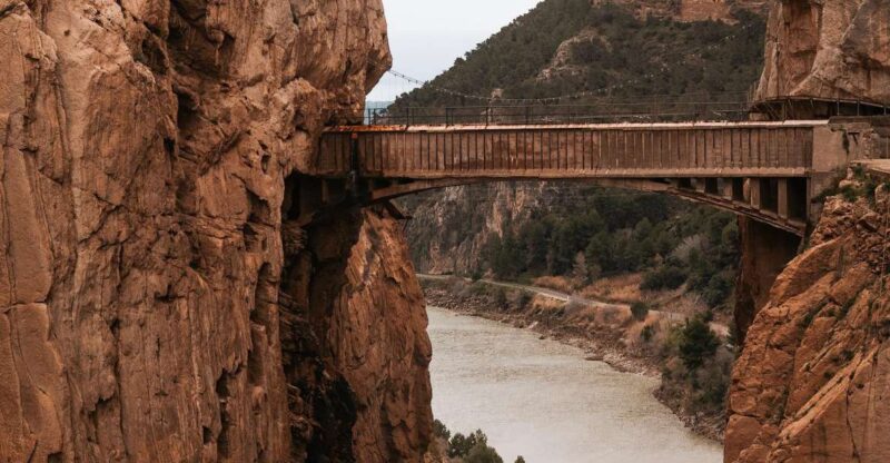 El Chorro: Hike" Caminito del Rey " + E-bike guided tour 2h - Exploring Desfiladero de Los Gaitanes on Electric Bikes