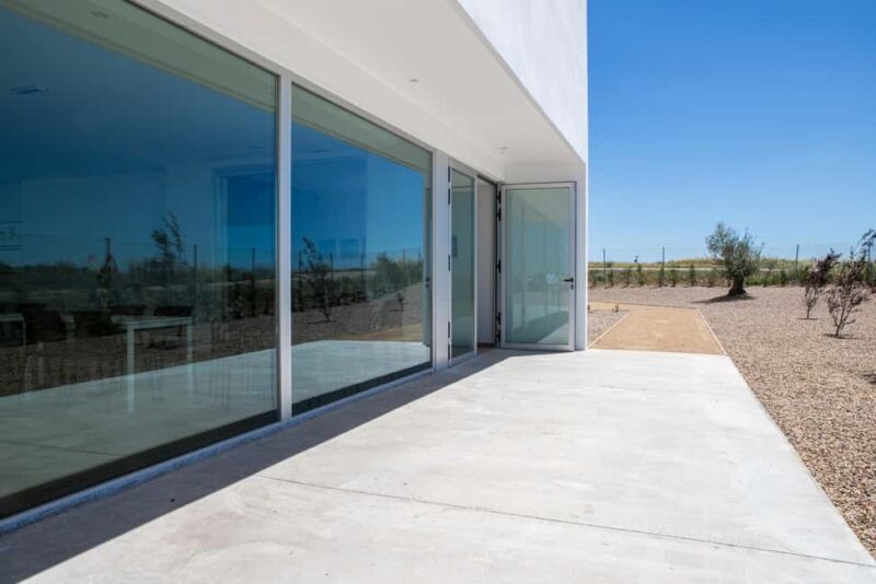 El Pego: Visit and tasting at Bodega Boutique Díscolo - Scenic Views and Architectural Highlights