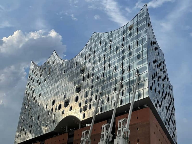 El Tesoro de Hamburgo: Tú decides cuánto pagar al final. - Visiting Wasserschlößchen and Speicherstadts Iconic Structures