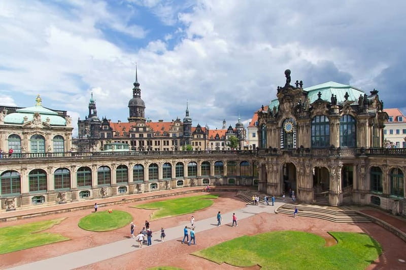 Elbfloren: Historical city tour - Starting at Dresden Castle and the Church of Our Lady