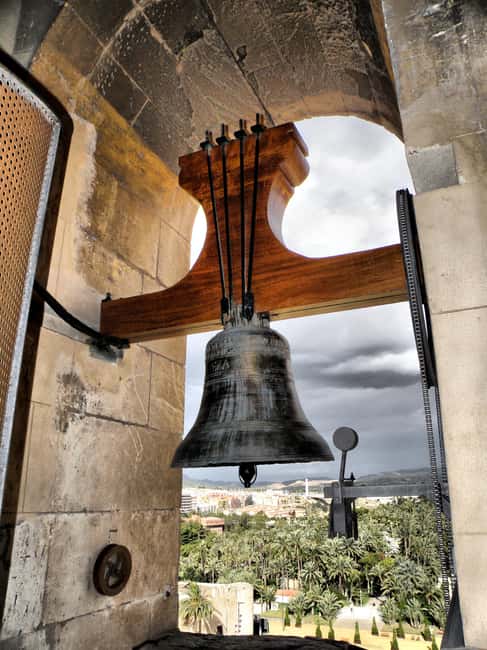 Elche: Basilica of Santa María Guided Tour and Tower Climb - The Significance of the Misteri d’Elx