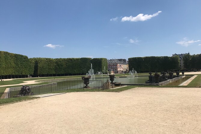 Electric 2-wheeler tour of the Chateau Park and Gardens - Gardens Highlights: Neptune, Dragon, and Latone