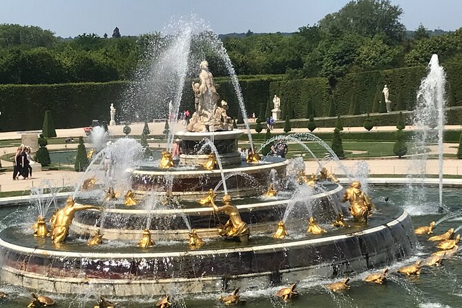 Electric 2-wheeler tour of the Chateau Park and Gardens - Discovering the Old Versailles Quarter