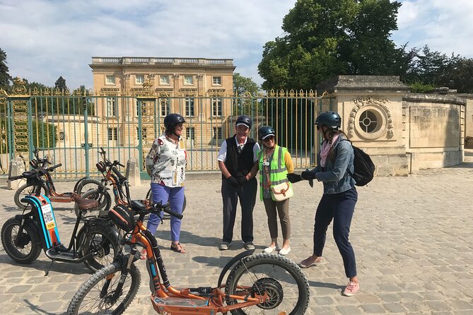 Electric 2-wheeler tour of the Chateau Park and Gardens - The Equestrian and Royal Stables