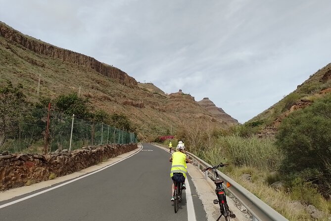 Electric Bike Panoramic South Coast Tour Optional Fishing Tapas - Visiting Iconic Landmarks: Maspalomas Lighthouse and Archaeological Site