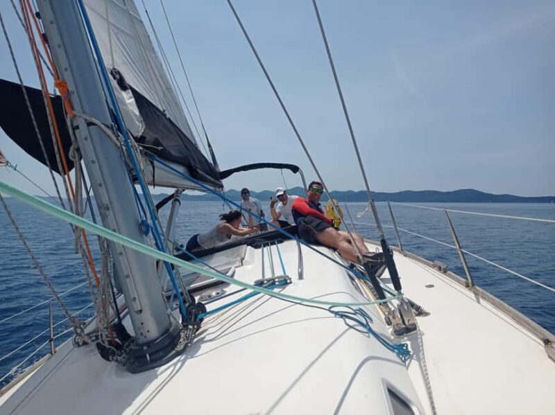Elegant Day-Sailing Tour-Lunch&Drinks included - The Skipper and Crew Experience