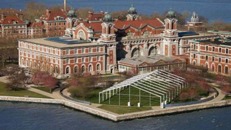 Ellis Island Family History Tour: Walk with your ancestors - Ferry Ride to Ellis Island