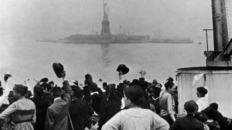 Ellis Island Family History Tour: Walk with your ancestors - Passing by Liberty Island
