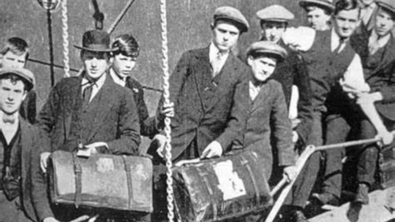 Ellis Island Family History Tour: Walk with your ancestors - The Family History in a Custom Leather Case