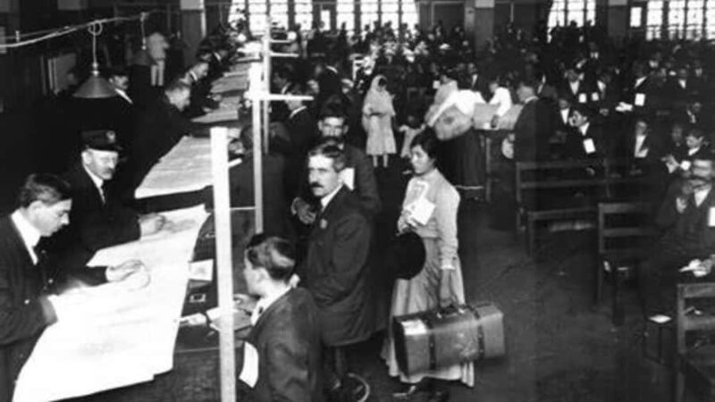 Ellis Island Family History Tour: Walk with your ancestors - Logistics and Group Experience