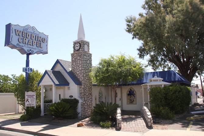 Elvis Themed Wedding or Vow Renewal at Graceland Wedding Chapel - Booking and Additional Costs