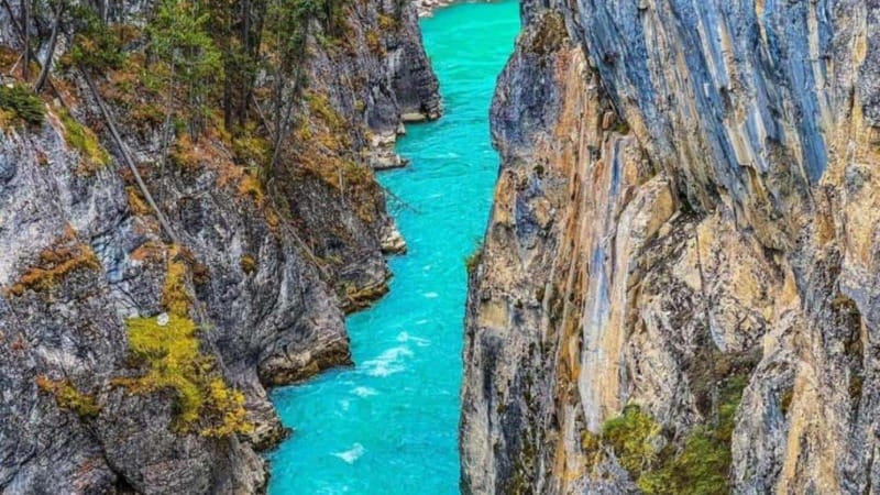 Emerald Lake, Moraine, Louise, Johnston Canyon & Banff Town - Discovering Johnston Canyon and the Natural Bridge