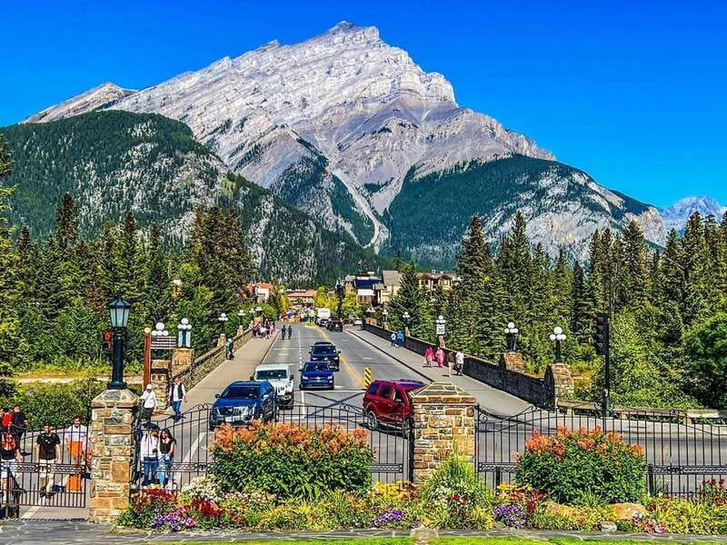 Emerald Lake, Moraine, Louise, Johnston Canyon & Banff Town - Seasonal Variations and Additional Options