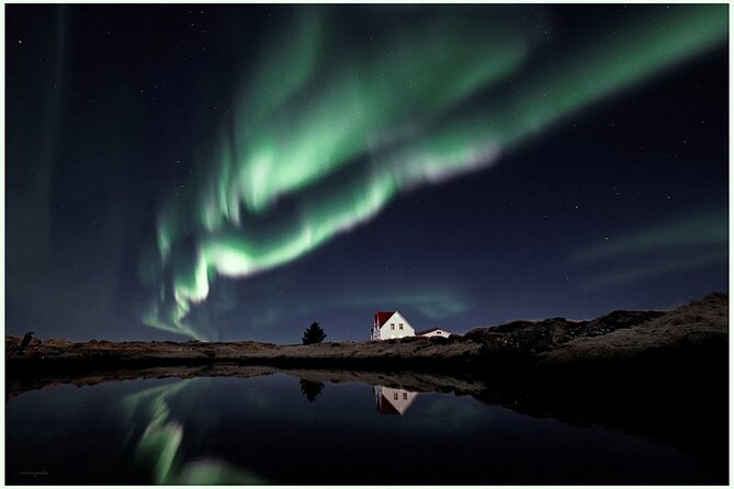 Enchanted Northern Lights: Hot chocolate & Photos - Small Group! - Key Points