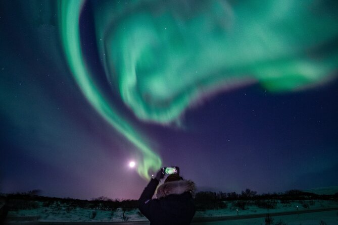 Enchanted Northern Lights: Hot chocolate & Photos - Small Group! - The Challenge and Joy of Aurora Sightings