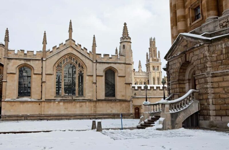 Enchanted Oxford: A Christmas Private Walking Tour - An Intimate Christmas Experience in Oxford for Up to Four People